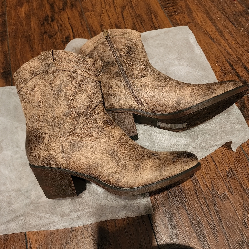 Pierre Dumas Booties 👢